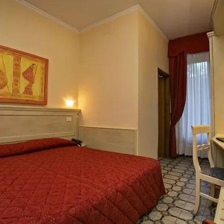 Hotel Lo Squalo 3*