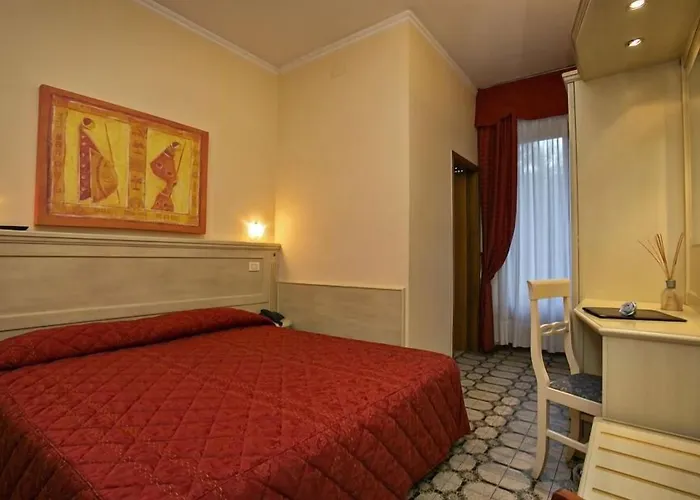 Hotel Lo Squalo 3*