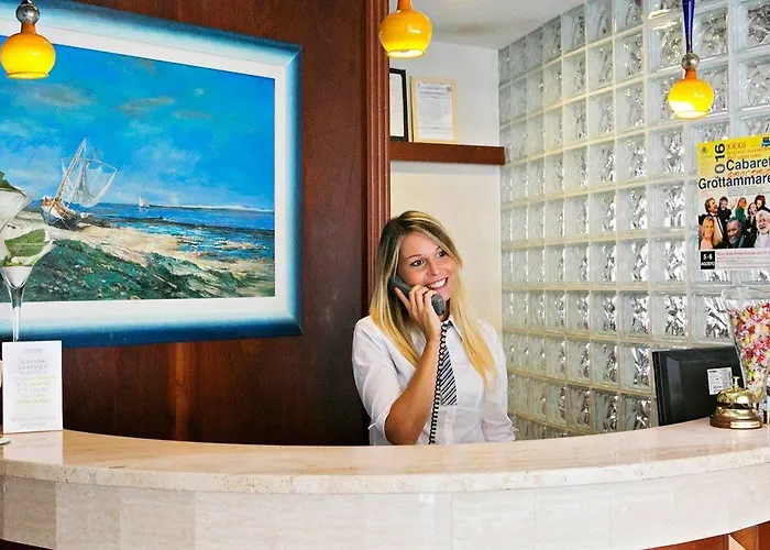 Hotel Lo Squalo 3*