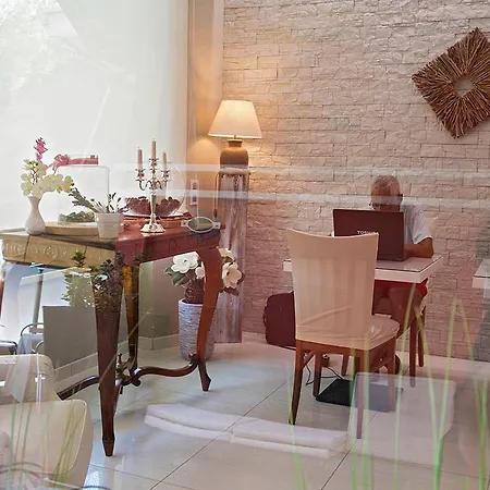 Lo Squalo Отель