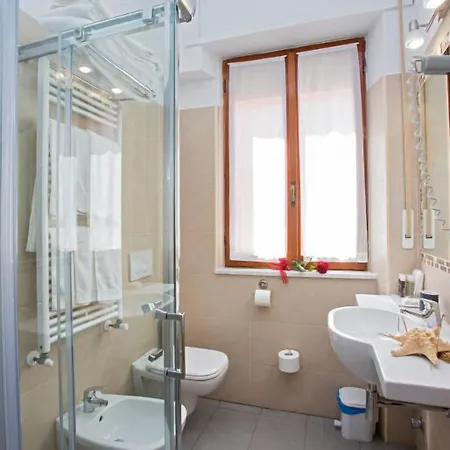 Lo Squalo Отель