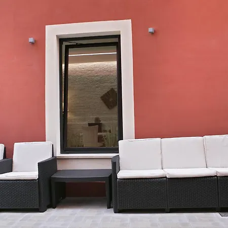 Lo Squalo Отель Гроттамаре