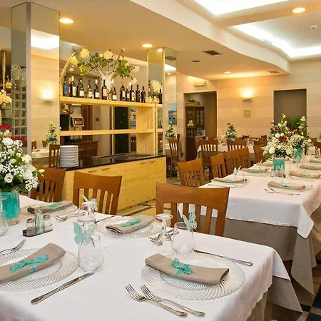 Hotel Lo Squalo 3*
