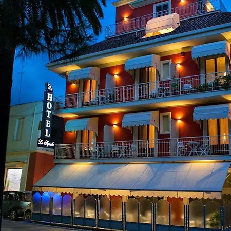 Lo Squalo Отель Гроттамаре