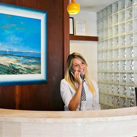 Hotel Lo Squalo 3*