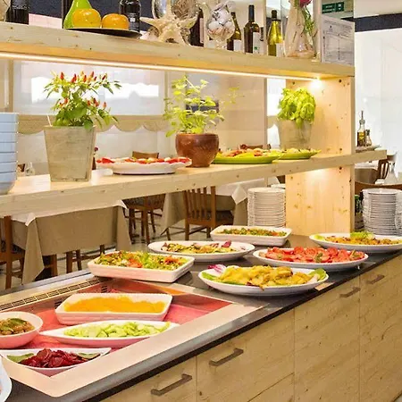 Lo Squalo Отель