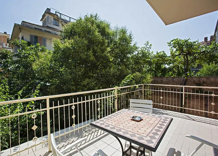 Lo Squalo Hotel